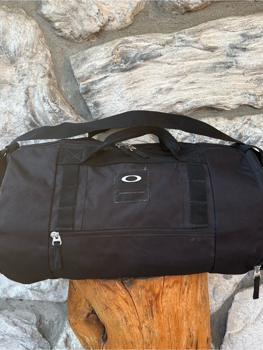 Oakley Black Men’s Duffel Bag with Shoulder Strap